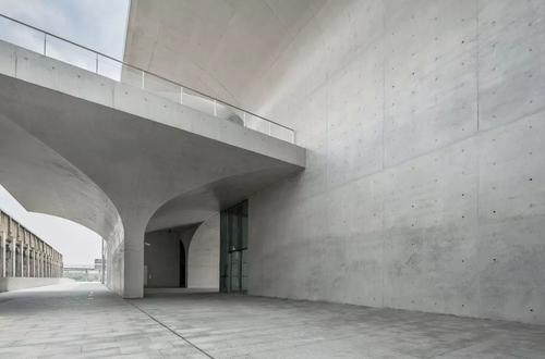 清水混凝土和普通混凝土的區(qū)別是什么？清水混凝土的價(jià)格高嗎？